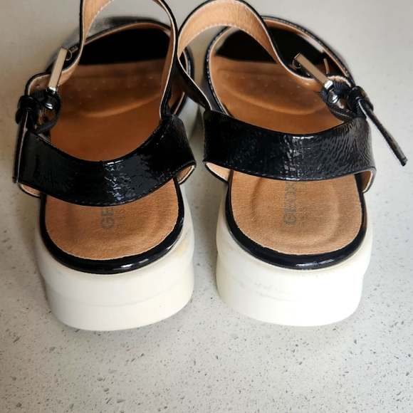 Geox black patent leather platform sandals. Size 39 (8.5) - Picture 4 of 7
